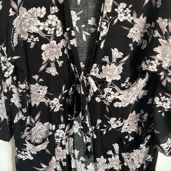 Spiritual Gangster Maya Floral Kimono - Picture 5 of 9